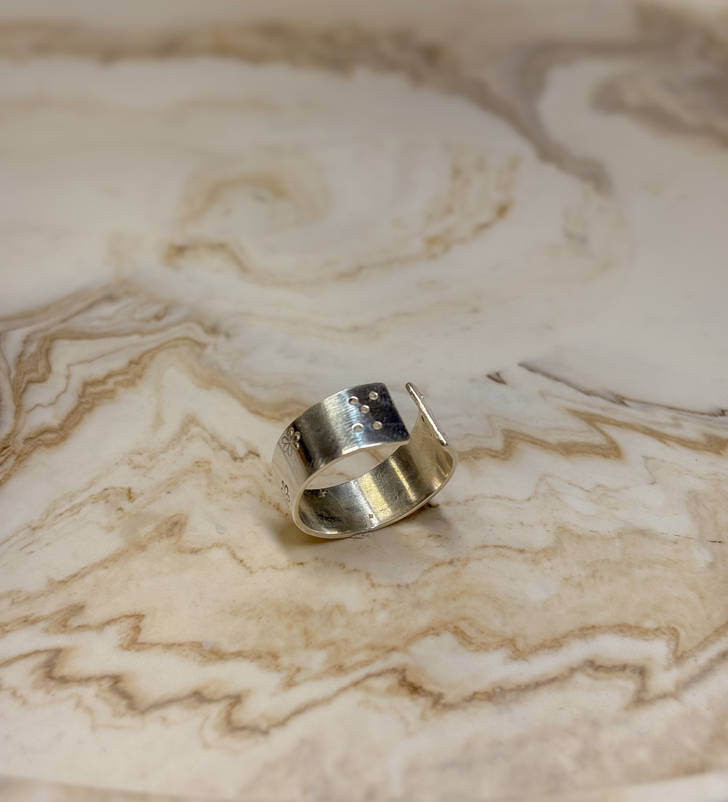 Bague ouverte sur le dessus