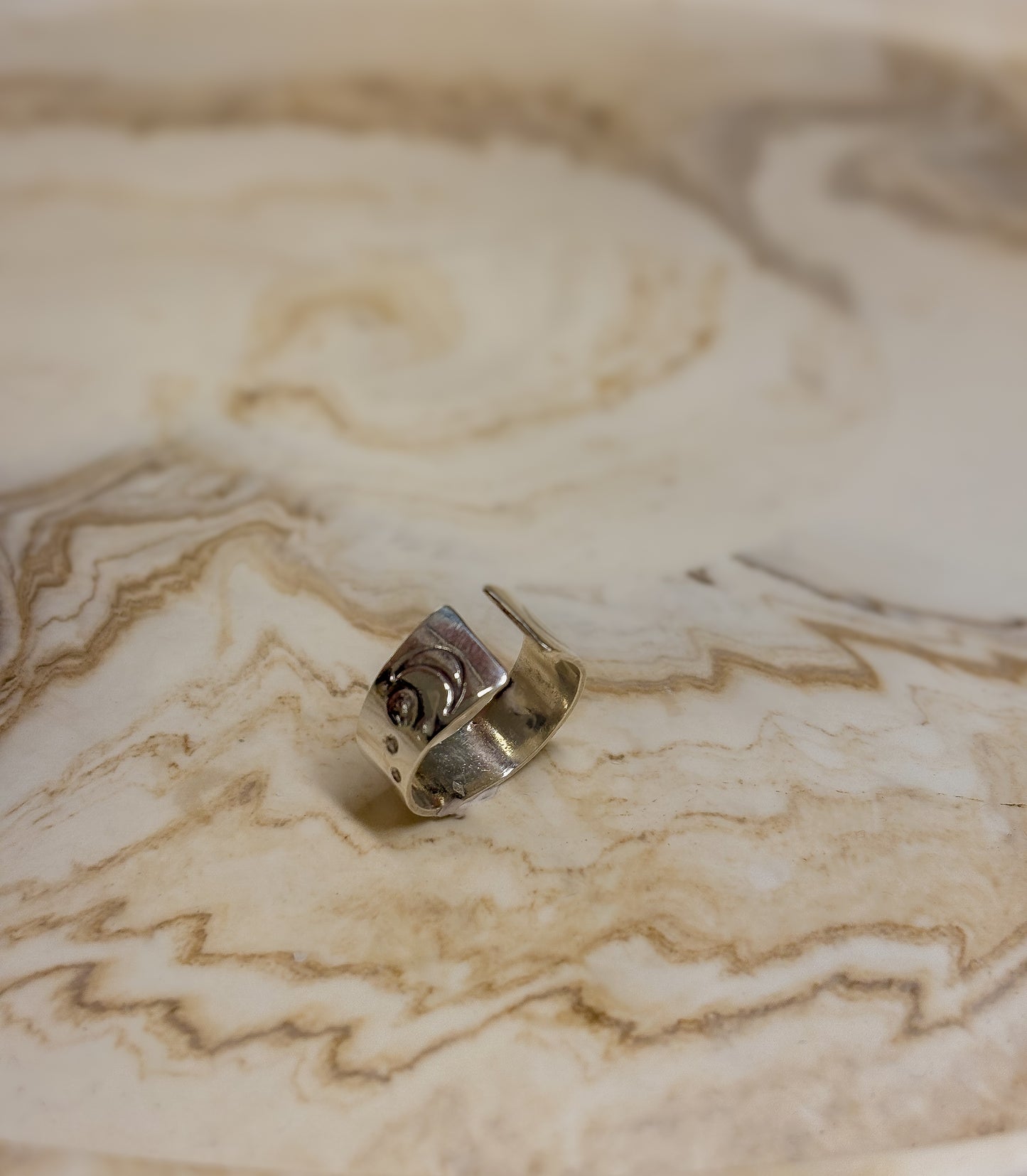 Bague ouverte sur le dessus